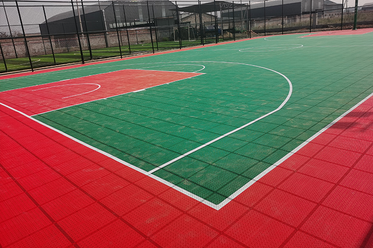 徐州篮球场悬浮地板的安装注意事项包括：
